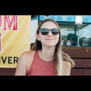 Meet your Posher, Alyx